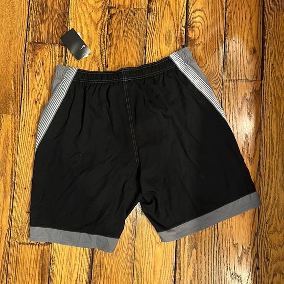 NWT🩳NIKE MENS BLACK AND GRAY XXL SWIM TRUNKS WITH TWO SIDE POCKETS AND LINING - Picture 5 of 9